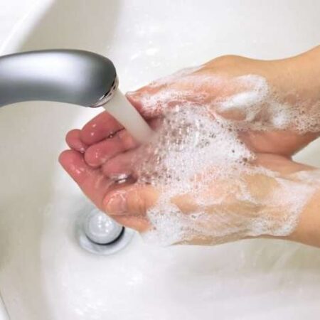 Регулярне миття рук – простий спосіб протидії COVID-19